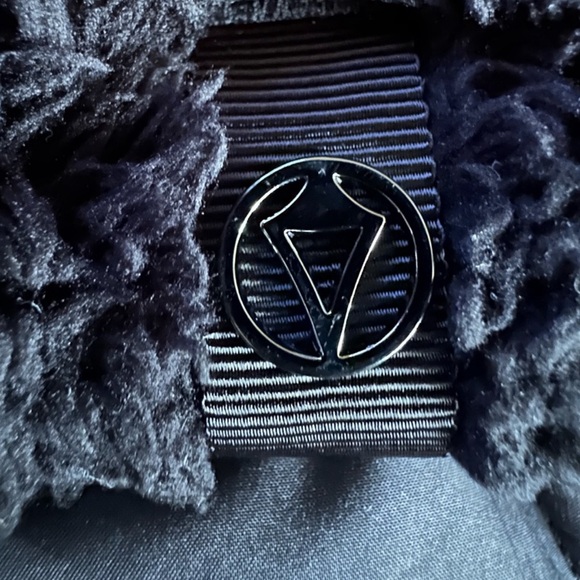 Ivivva by Lululemon girls reversible puffer vest black Sherpa size 10 - Picture 5 of 8